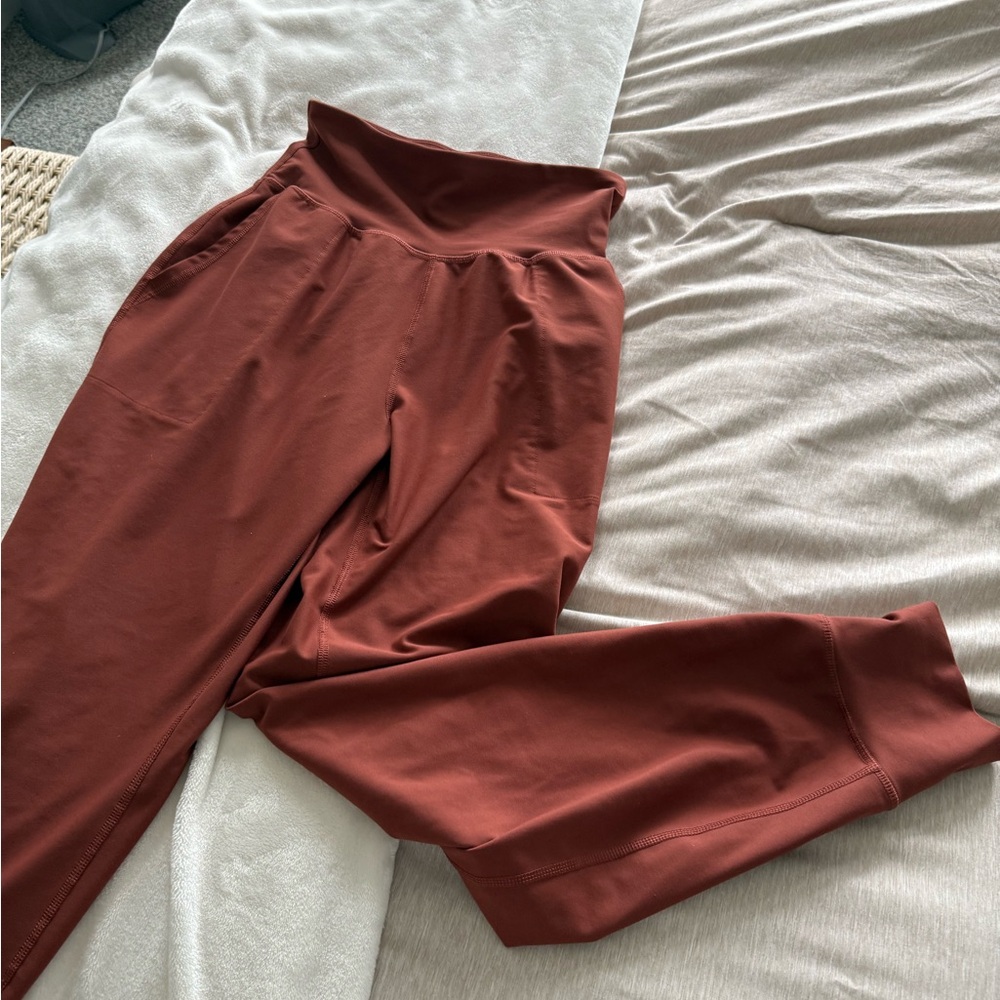 Old Navy Women's High-Waisted Joggers in Rust